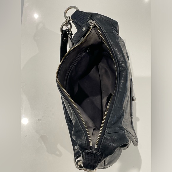 Black coach purse - Picture 4 of 6